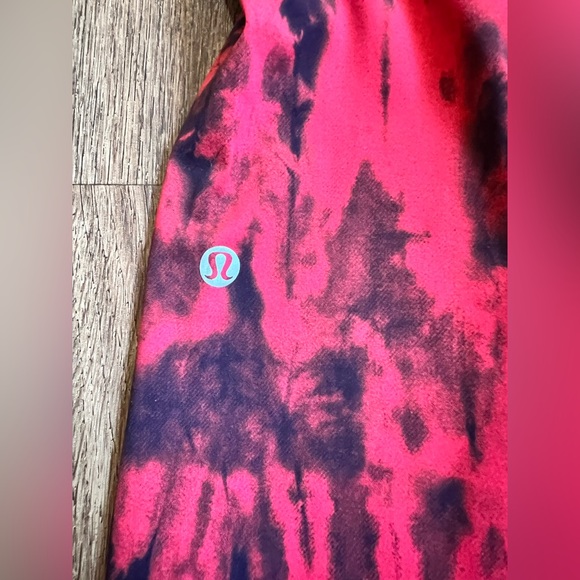 lululemon athletica Red and Black Tie-Dye Leggings size 4 - Picture 4 of 5